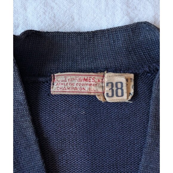 Vintage 40s Cardigan Zombie Thrashed Worn Bailey & Himes Sportswear USA 38 Knit - Picture 6 of 7